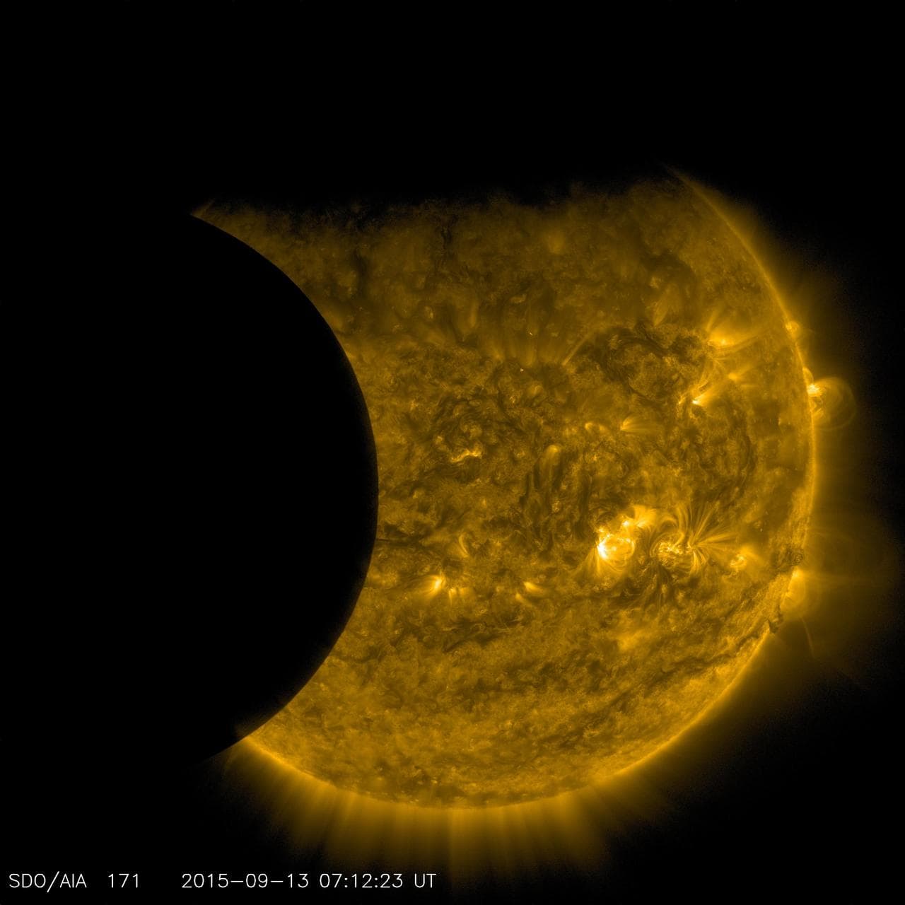 Солнце в ультрафиолетовом диапазоне, снимок Solar Dynamics Observatory